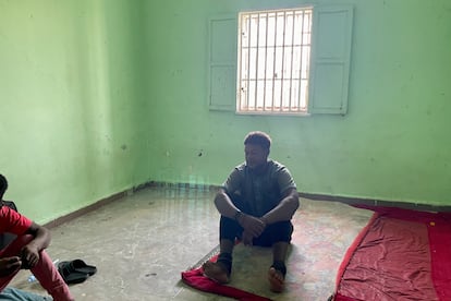 Migrantes presos en el centro de detención de Le Ksar, en Nouakchott. Lauren Seibert /HRW