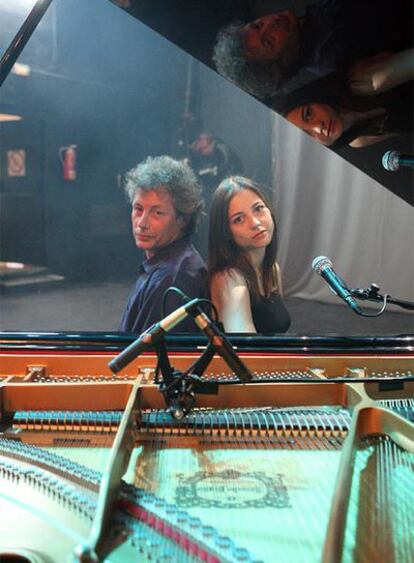 Alessandro Baricco y Leonor Watling, en el teatro Lope de Vega de Sevilla.