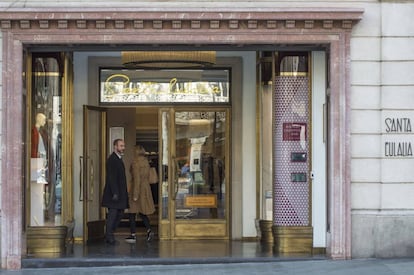 La tienda de ropa Santa Eulalia, en el paseo de Gracia. 