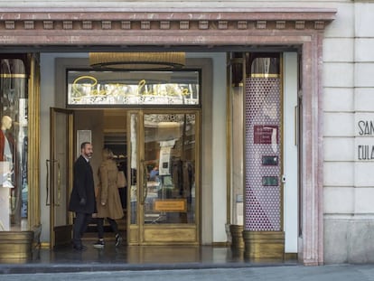 La botiga de roba Santa Eulàlia, al passeig de Gràcia.