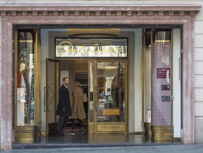 La tienda de ropa Santa Eulalia, en el paseo de Gracia. 