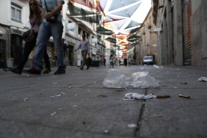 Suciedad en una calle de Madrid. 