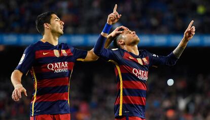 Suárez y Neymar celebran un gol del Barça el curso pasado el Camp Nou.