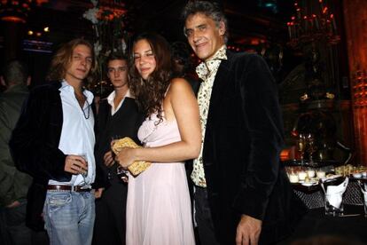 Andrea Casiraghi, Pierre Casiraghi, Tatiana Santo Domingo y su padre, Julio Mario Santo Domingo, en una imagen de 2006.