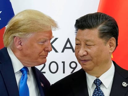 Los presidentes de EE UU, Donald Trump, y China, Xi Jinping, en la cumbre del G20 del pasado junio en Osaka (Japón).