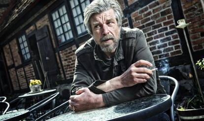 O noruegu&ecirc;s Karl Ove.