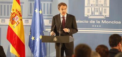 Zapatero ha presentado su informe económico en Moncloa.