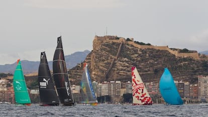 Regata costera que abrió la edición anterior, en Alicante en 2011.