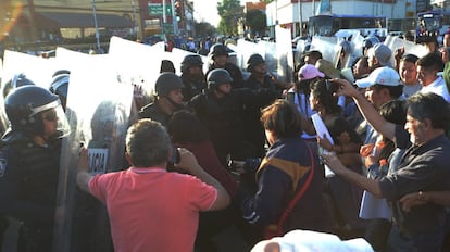 Policías detienen a decenas de personas que saquean tiendas de Ciudad de México (México).