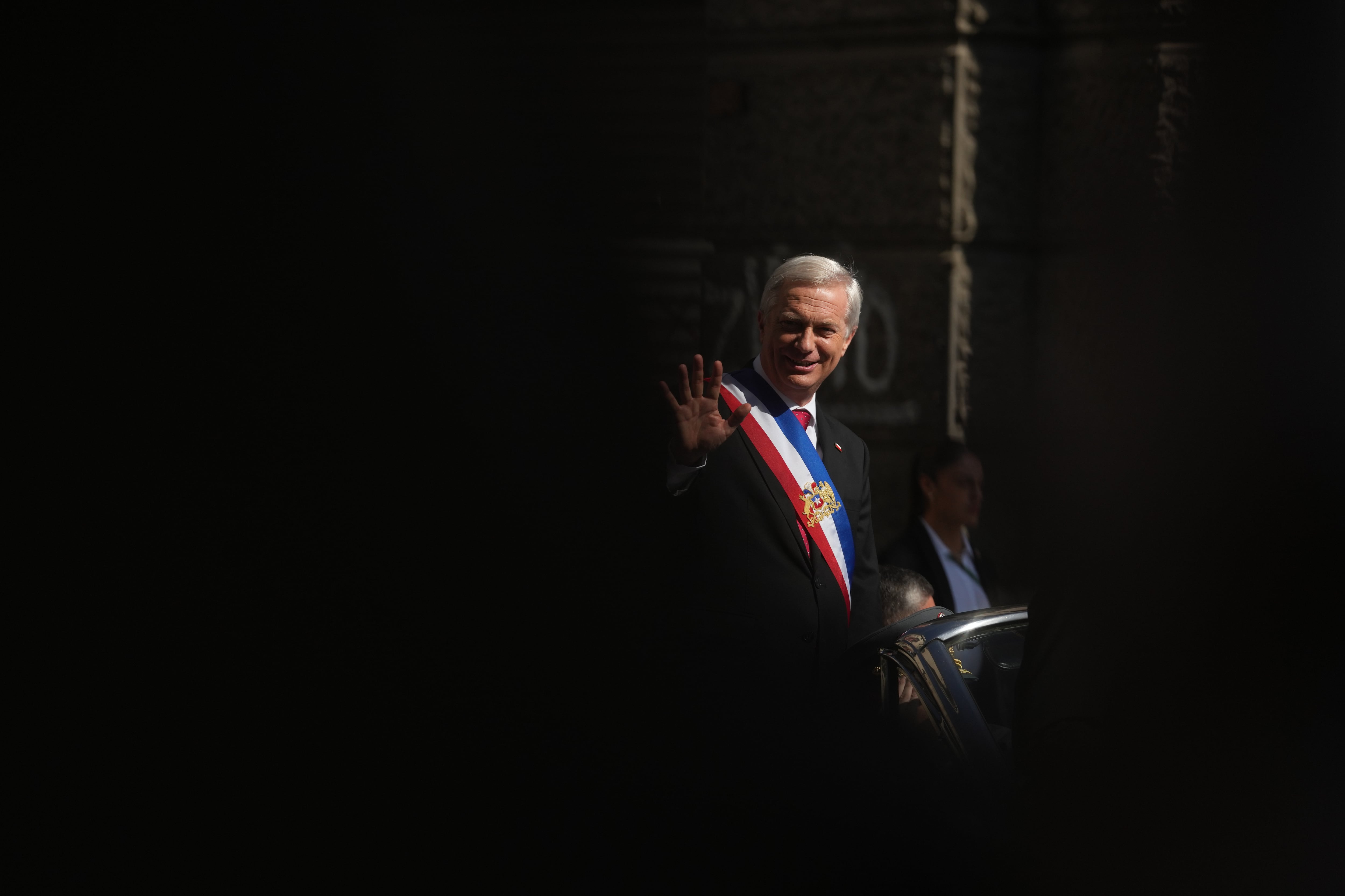 Kast, un presidente que sirve de escudo a sus ministros...y no al revés