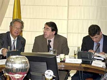 Juan Padrón, Jorge Pérez y Ángel María Villar, en una reunión de la Federación Española de Fútbol.