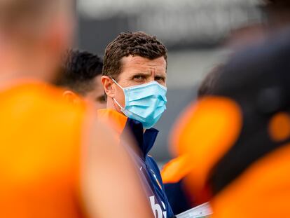 Javi Gracia, en un entrenamiento este miércoles con el Valencia.