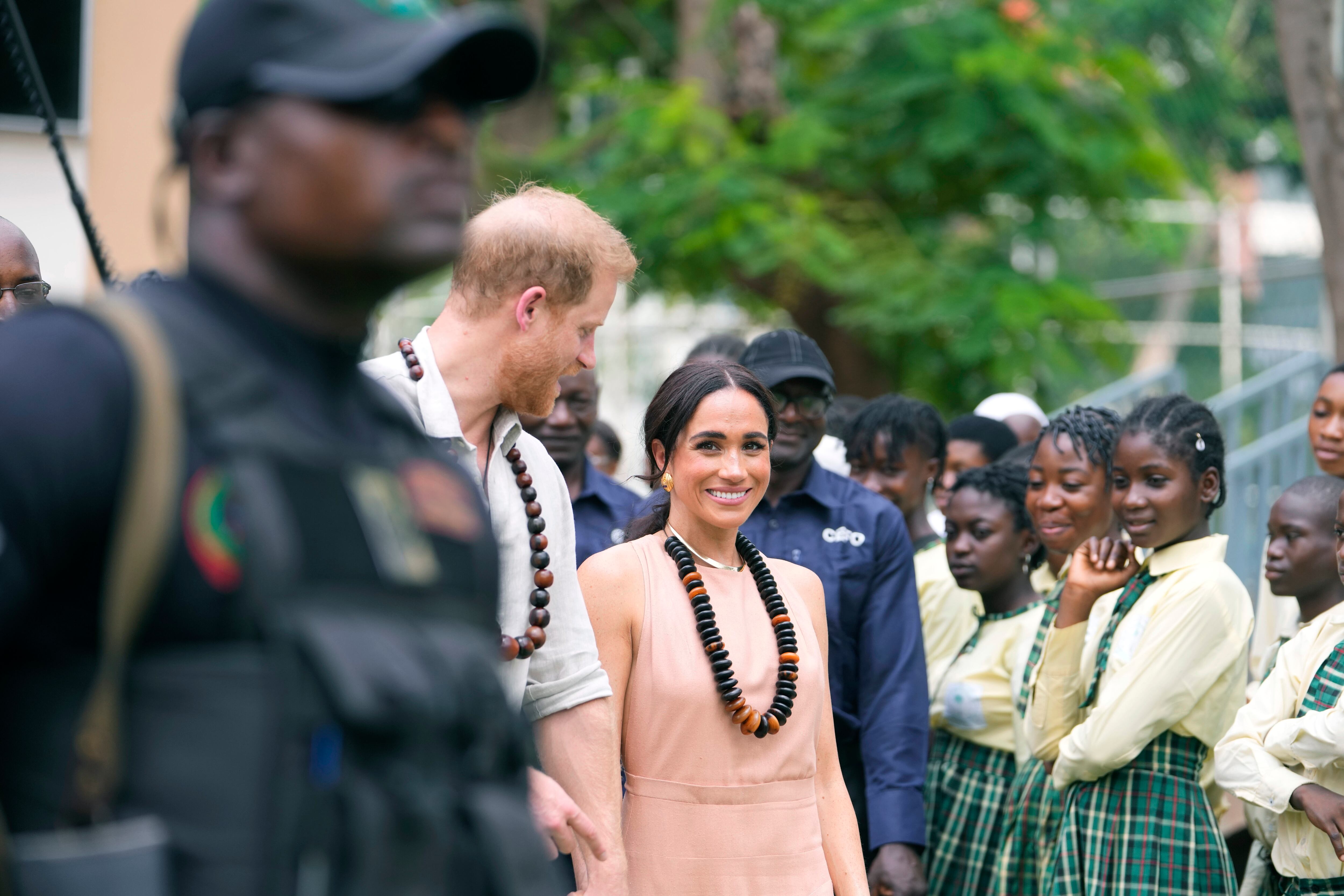 El príncipe Enrique y Meghan Markle, en su primer acto de su viaje a Nigeria para celebrar los 10 años de los Juegos Invictus.