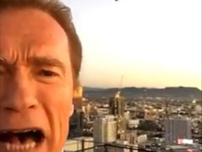 Arnold grita 'Get to the chopper' ('Ve al helicóptero' en español) en el vídeo que le ha llevado a la cima de Snapchat.