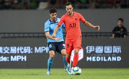 Pablo Sarabia, del PSG, conduce el balón en un amistoso de pretemporada ante el Sydney FC.