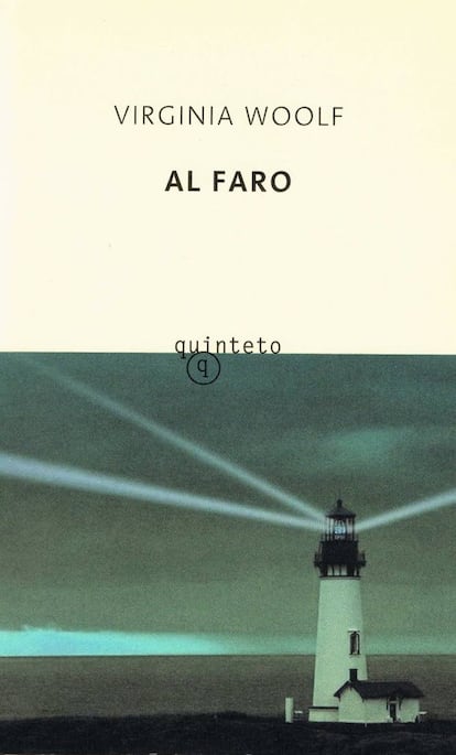 <p> <strong>Por qué lo debe leer un hombre.</strong> Porque es un análisis perfecto de las relaciones familiares y de un matriarcado simbólico a través de un personaje, la señora Ramsay, que escapa a todos los clichés sobre la maternidad. En esta novela, Woolf narra las vacaciones de una familia en una casa de campo, y va dando paso a la voz de los distintos personajes. Todos planean hacer una excursión a un faro cercano, pero el tiempo pasa y la idea se aplaza. Leído con detenimiento (ya saben, la escritura de Woolf es por momentos alambicada y compleja), es un magnífico tratado sobre la frustración de los sueños.