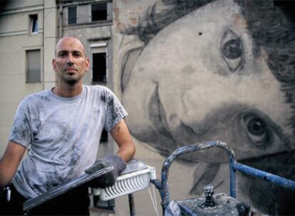 El artista cubano-neoyorquino Jorge Rodríguez Gerada ha plasmado en paredes de edificios de todo el mundo sus gigantescas creaciones.