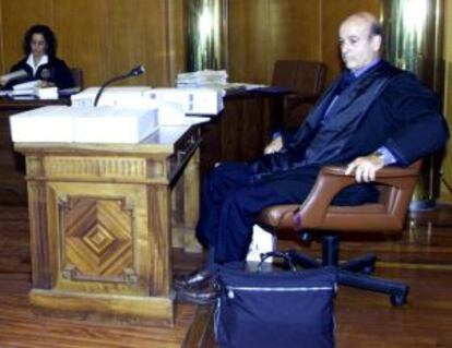 El expresidente de Cantabria, Juan Hormaechea, durante su juicio en 2002.