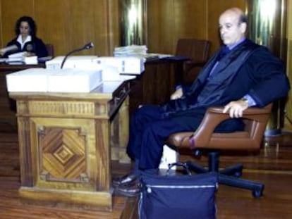 El expresidente de Cantabria, Juan Hormaechea, durante su juicio en 2002.