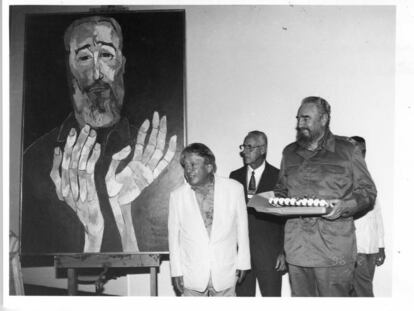 Guayasam&iacute;n, junto a Fidel Castro y uno de sus retratos.