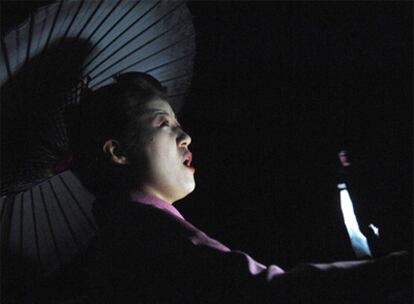 Imagen de la pieza <i>6 Flutterbyes,</i> de Anri Sala, en <i>Il tempo del postino.</i>