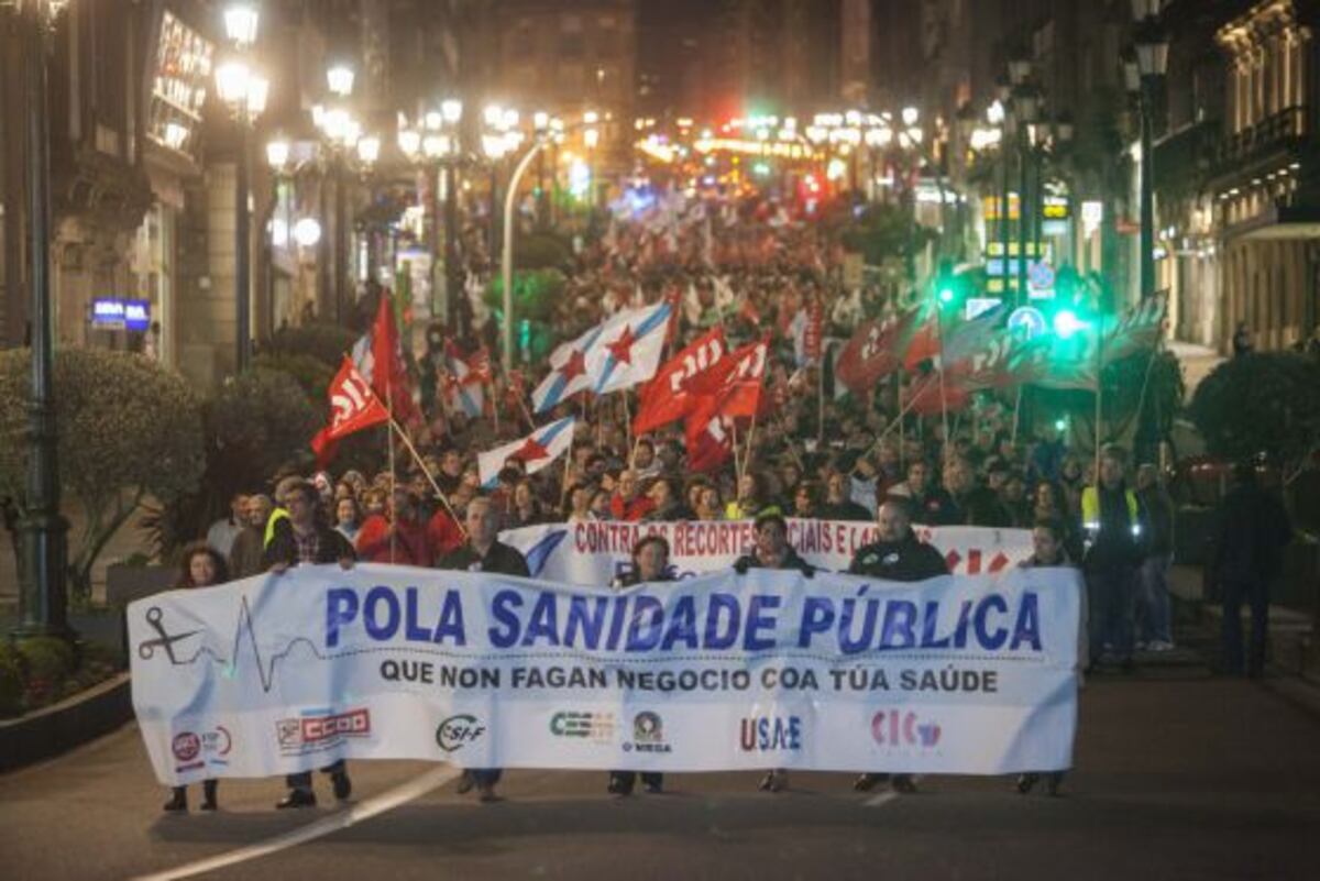 Miles de personas salen a la calle en defensa de la sanidad pública ...