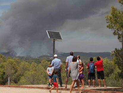 El fum de l&#039;incendi de la Pobla de Montorn&egrave;s.