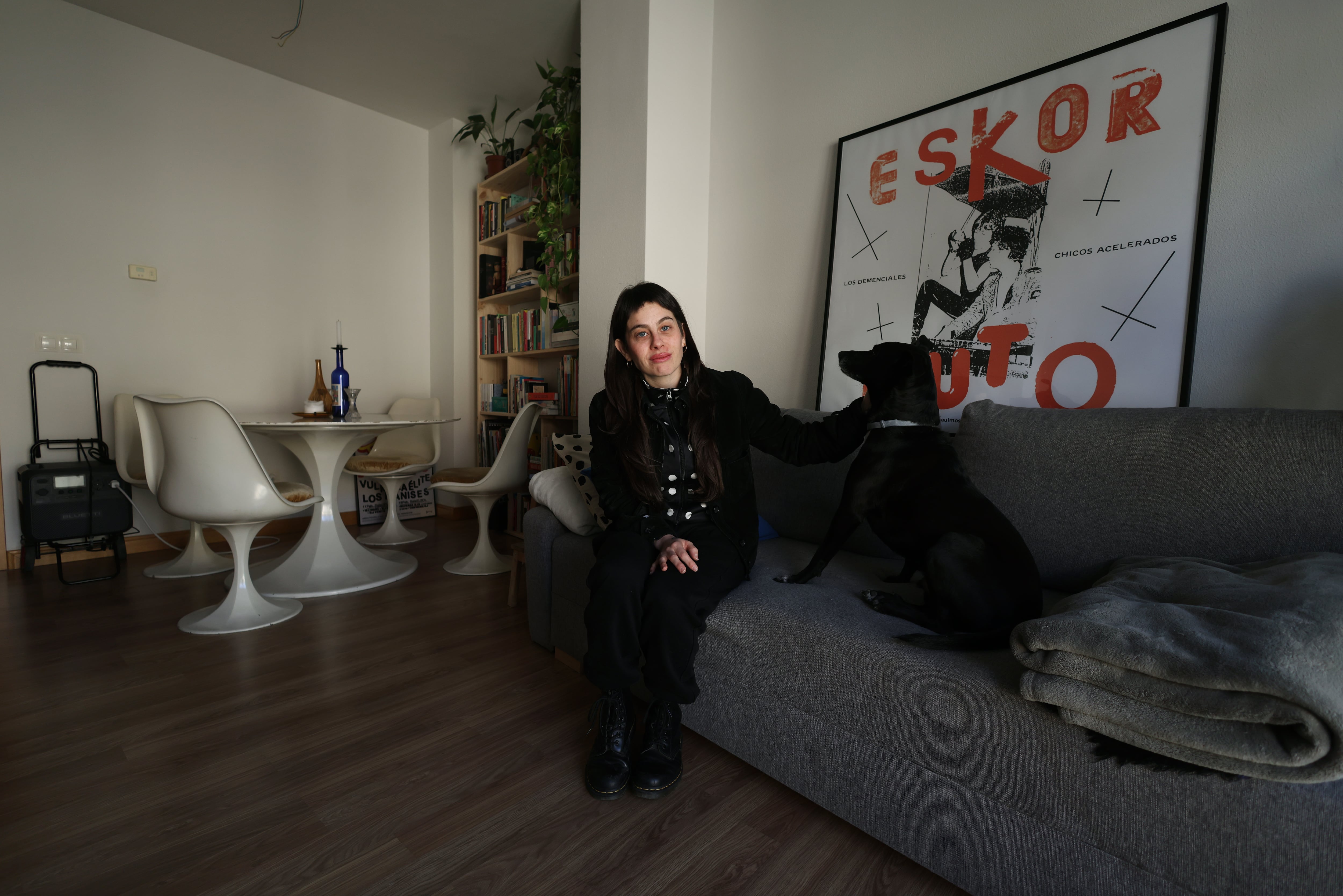 Llevaba 48 días disfrutando de su nuevo piso, la policía la confundió con una okupa y durmió en el calabozo