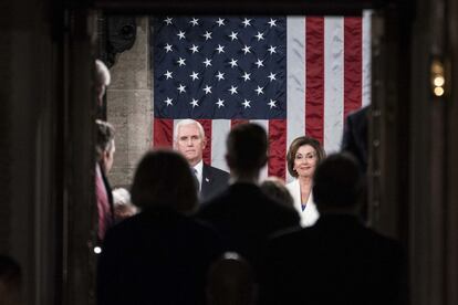 El vicepresidente de los Estados Unidos, Mike Pence, y la presidenta de la Cámara de Representantes, Nancy Pelosi, durante el discurso del estado de la Unión.