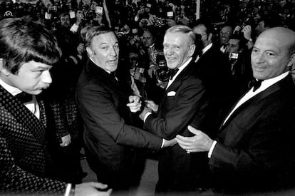 El 13 de mayo de 1976, Gene Kelly (izquierda) y Fred Astaire llegaron al Palacio del Festival de Cannes para ver la presentación de 'That's Entertainment Part 2', que abrió la trigésima edición del certamen de cine.