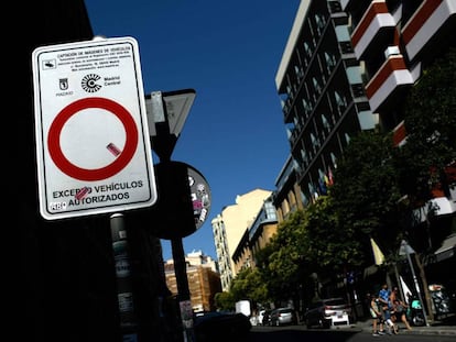 Una de las calles con restricción de tráfico de Madrid Central
