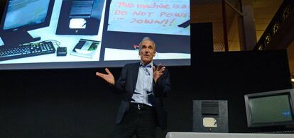 Tim Berners-Lee celebra los 30 años de la web en el Museo de Ciencias de Londres.