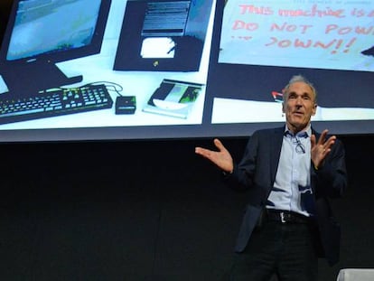 Tim Berners-Lee celebra los 30 años de la web en el Museo de Ciencias de Londres.