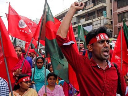 Manifestação de trabalhadores em Bangladesh nesta quarta-feira 