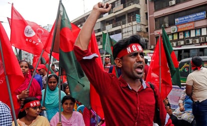 Manifestação de trabalhadores em Bangladesh nesta quarta-feira 