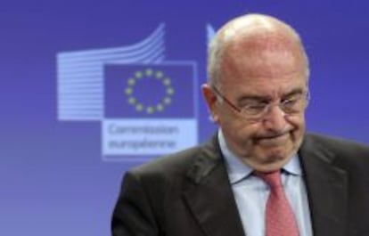 El vicepresidente de la Comisi&oacute;n Europea (CE) y comisario de Competencia, Joaqu&iacute;n Almunia, da una rueda de prensa en Bruselas (B&eacute;lgica) 