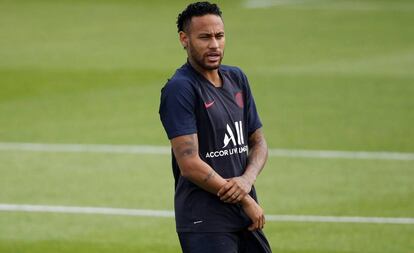 Neymar, durante un entrenamiento con el PSG.