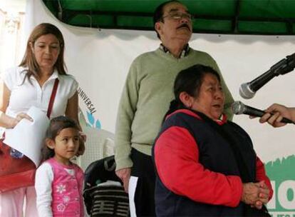Mujeres de todas las edades y un hombre participan de la propuesta 'Hoy por ti Colombia'