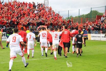 Los jugadores del Mallorca celebran el ascenso a Segunda.