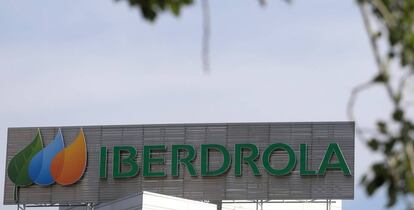 Logotipo de Iberdrola, en su sede de Madrid.