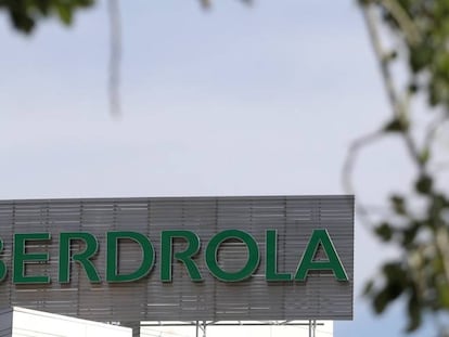 Logotipo de Iberdrola, en su sede de Madrid.