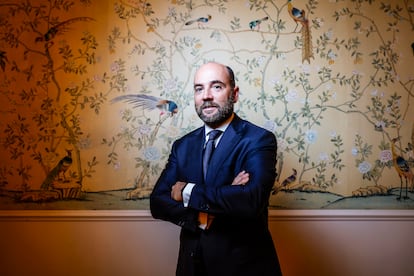 Carlos Val-Carreres, gestor de Myinvestor Value, posa después de la entrevista, en el hotel Wellington de Madrid.