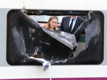 Mariano Rajoy y Ana Pastor el jueves en el lugar del accidente del tren Alvia, en Angrois.