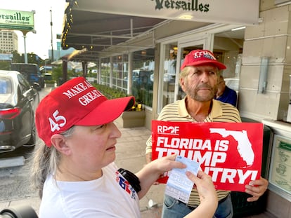 Votantes cubanos en La Pequeña Habana de Miami.