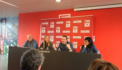 Representants de CCOO i UGT en la convocatòria de la vaga.