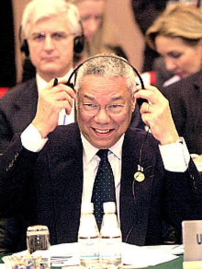 Colin Powell, durante el encuentro de ministros de la APEC celebrado hoy en Shangai.