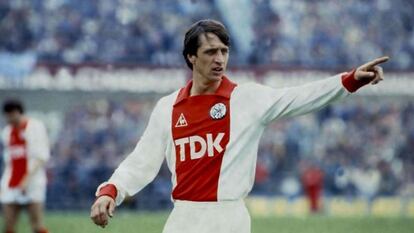 Johan Cruyff, durante un partido con el Ajax de Holanda.