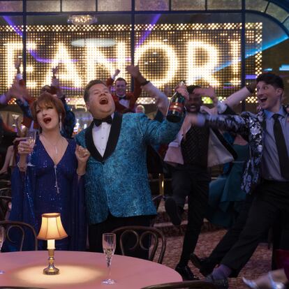 Meryl Streep y James Corden, en 'The Prom'.