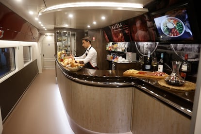 Imagen del vagón restaurante de los trenes Iryo, la red privada que empezó a circular en España en 2022.