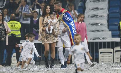 Sergio Ramos, con Pilar Rubio y sus hijos.